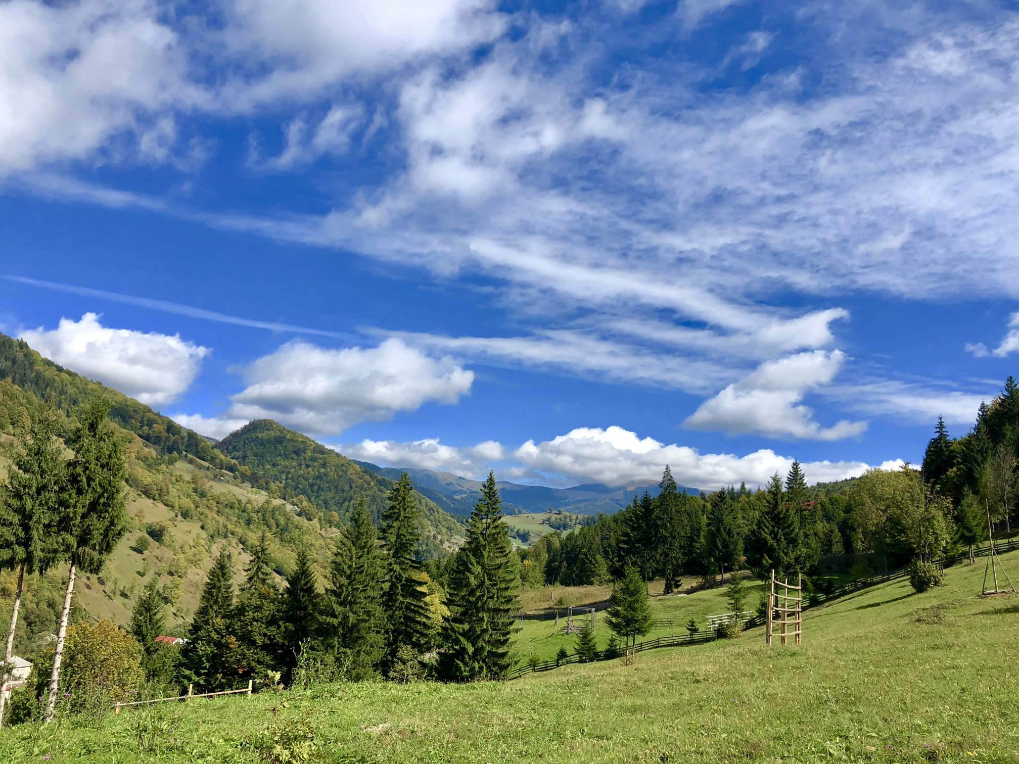 Cucureasa Mountain with Varful Hoiturilor – Blazna Valley